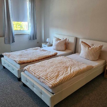2 Raum Wohnung Im Dg Zwickau Bagian luar foto