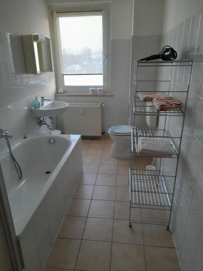 2 Raum Wohnung Im Dg Zwickau Bagian luar foto