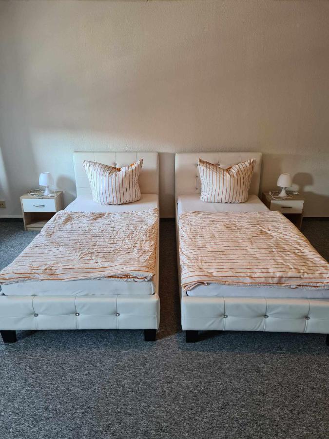 2 Raum Wohnung Im Dg Zwickau Bagian luar foto